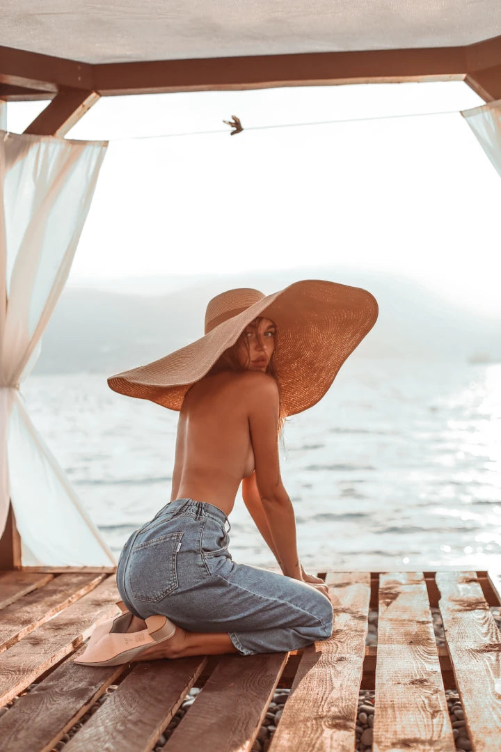 Septembrenell – Nude Preset Pack (Lightroom Mobile & Desktop Presets)