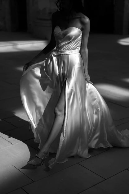 Meridian Presets – Essence by Marcos Sanchez: Minimalist Elegance & Timeless Narratives